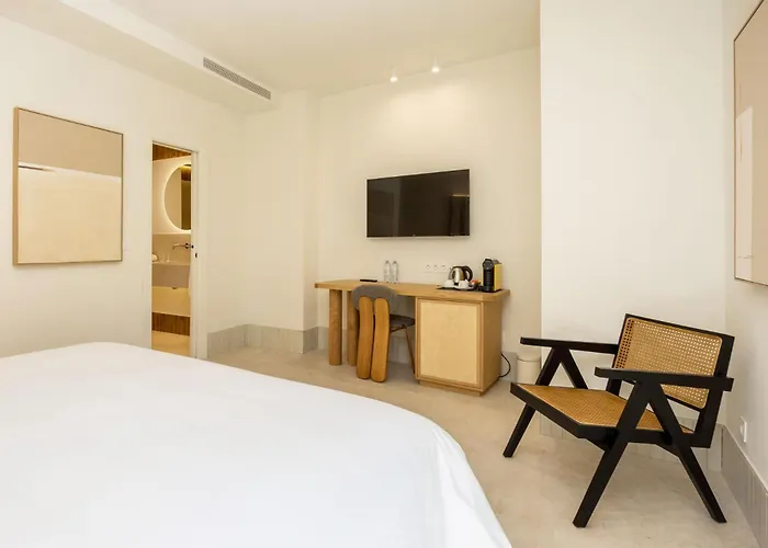 Aristoy Hotel