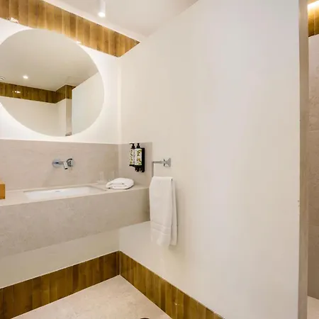 Aristoy Hotel